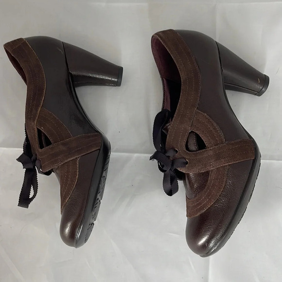 INDIGO By Clarks Round Toe Tied Pump Brown Leather and Suede Vintage Vibe Size 6 - Picture 7 of 11